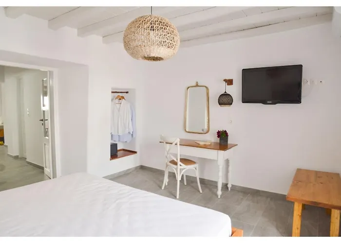 Bougainvillea At Plaka * Plaka (Milos)